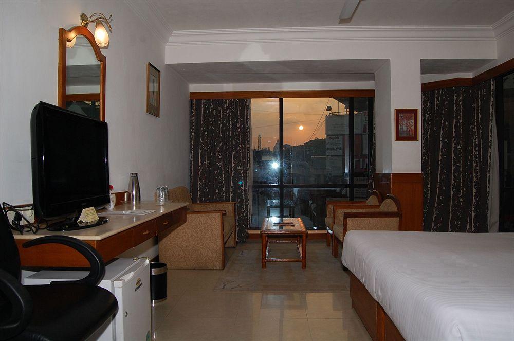Hotel Monarch Brigade Road Bangalore Exterior foto